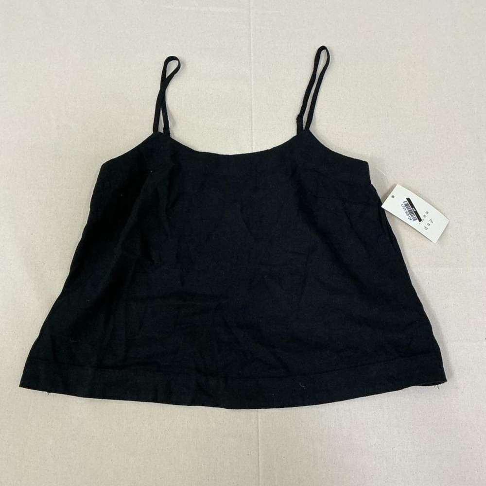 Black flowy cami‎ top 🖤